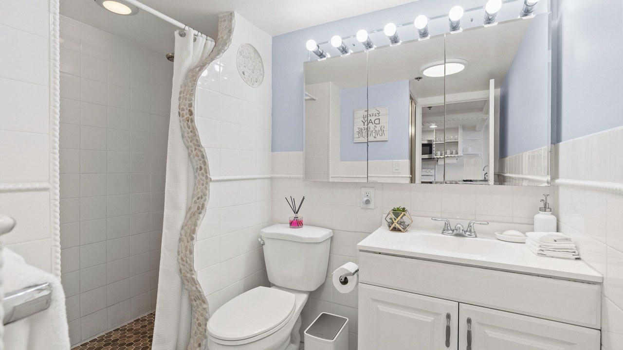 Photo of Bathroom in Waikiki