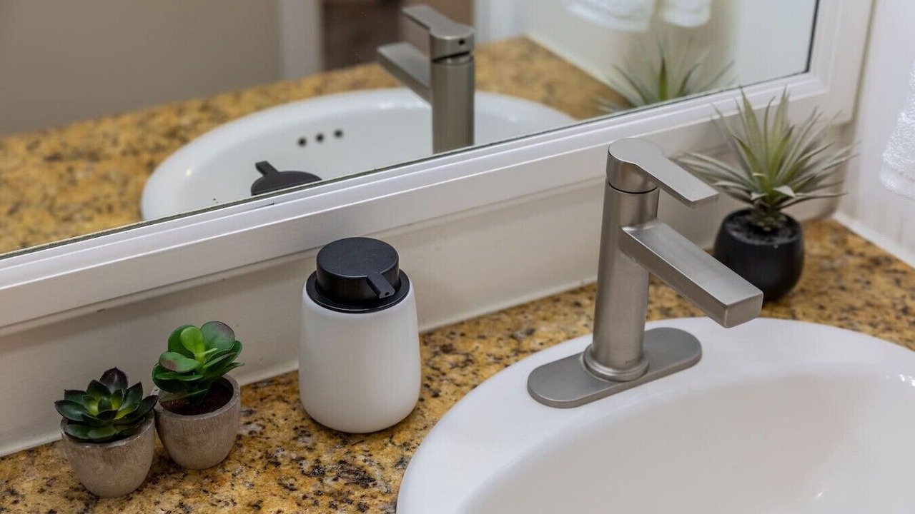 Photo of Bathroom in Downtown Honolulu