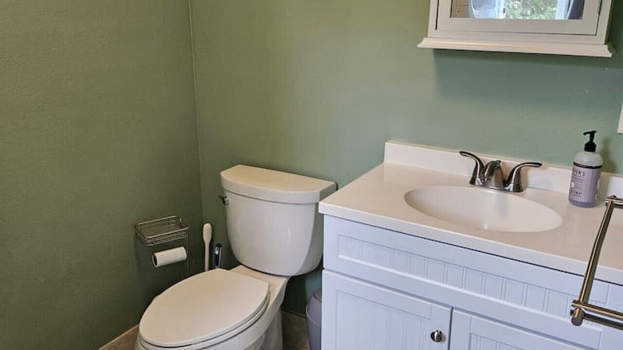Photo of Bathroom in Punaluu