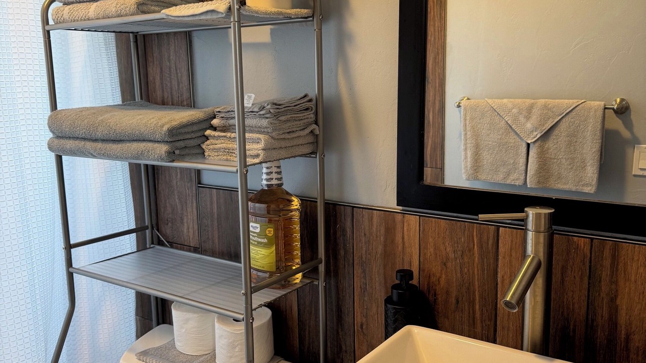 Photo of Bathroom in Kalapana