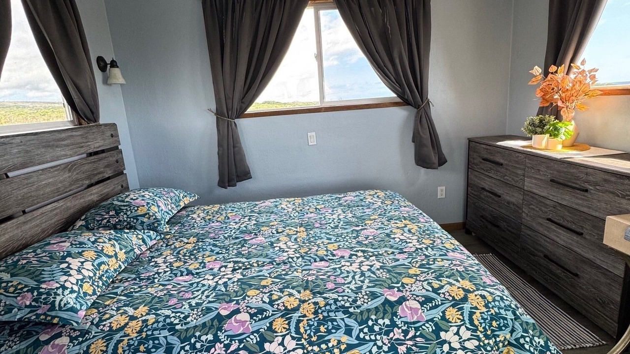 Photo of Bedroom in Kalapana
