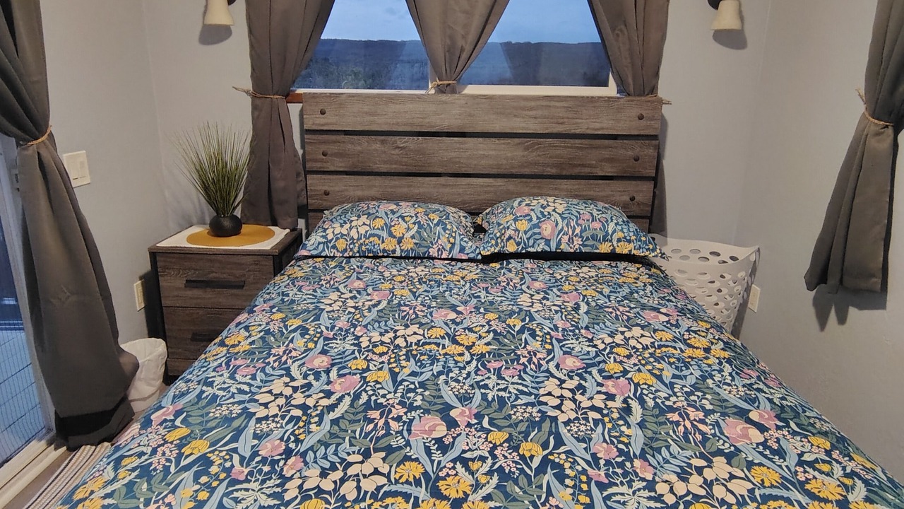 Photo of Bedroom in Kalapana
