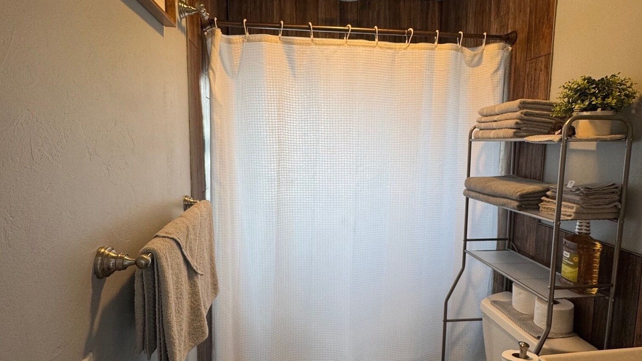 Photo of Bathroom in Kalapana