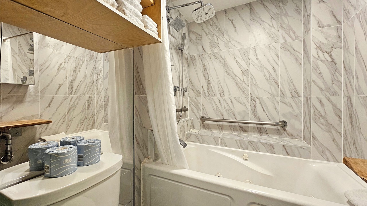 Photo of Bathroom in Waikiki