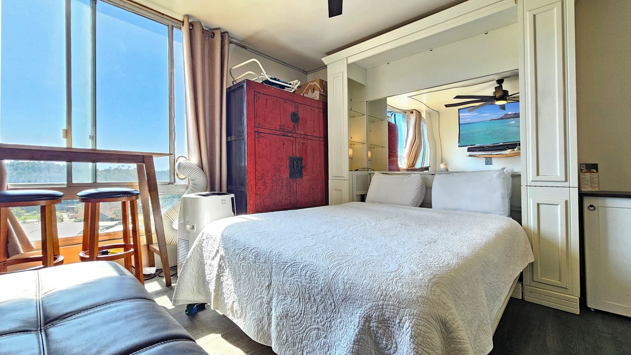 Photo of Bedroom in Waikiki