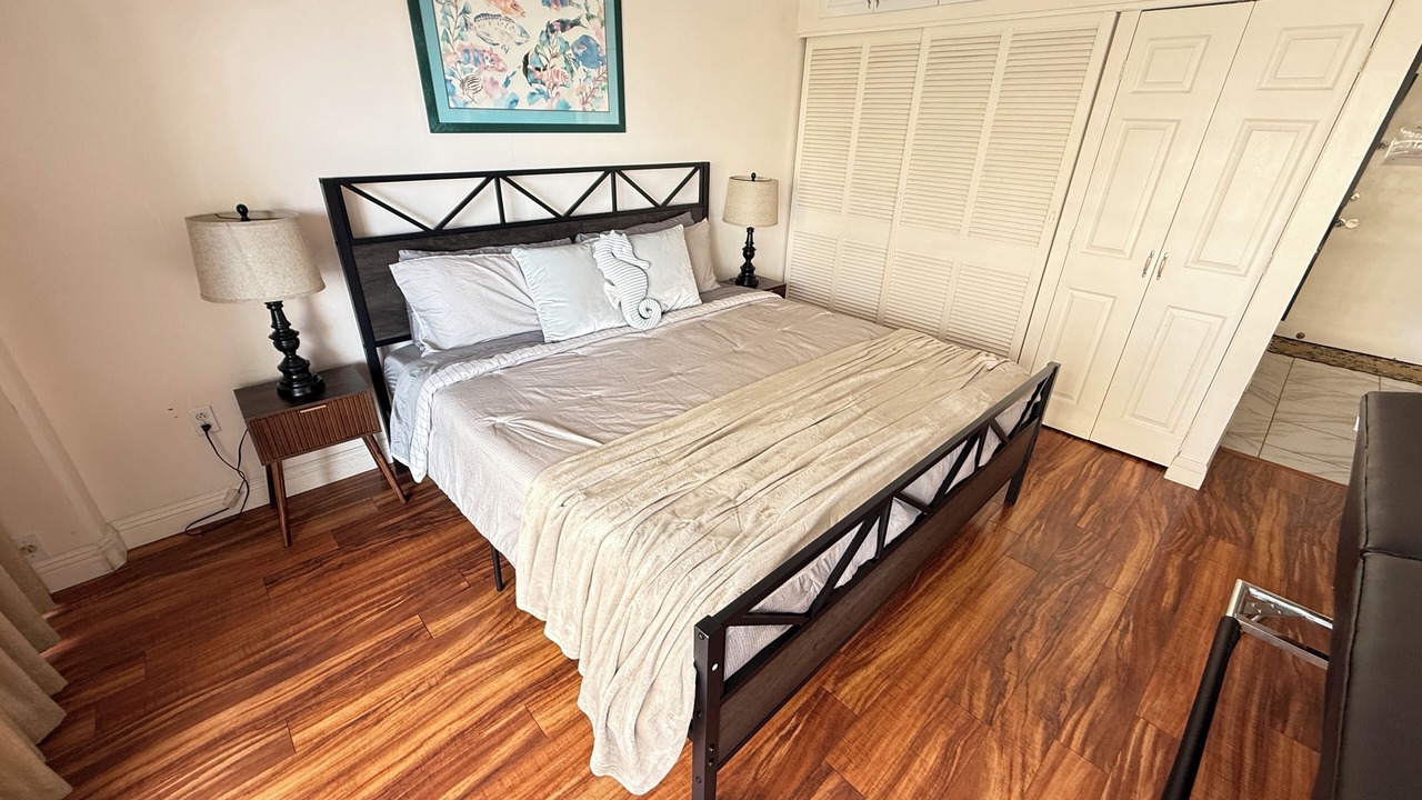 Photo of Bedroom in Waikiki
