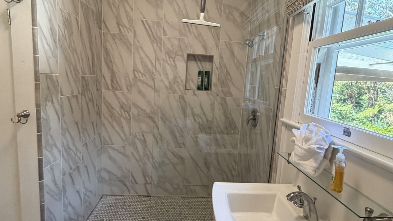 Photo of Bathroom in Volcano