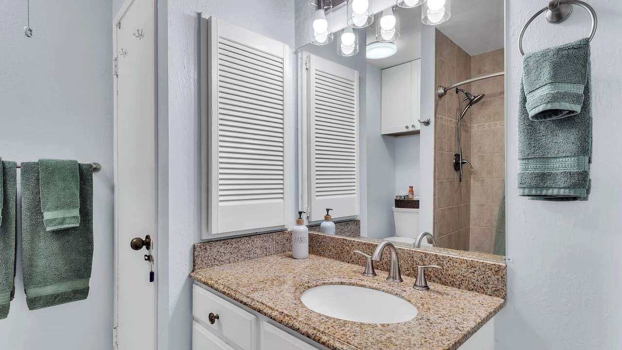 Photo of Bathroom in Punaluu