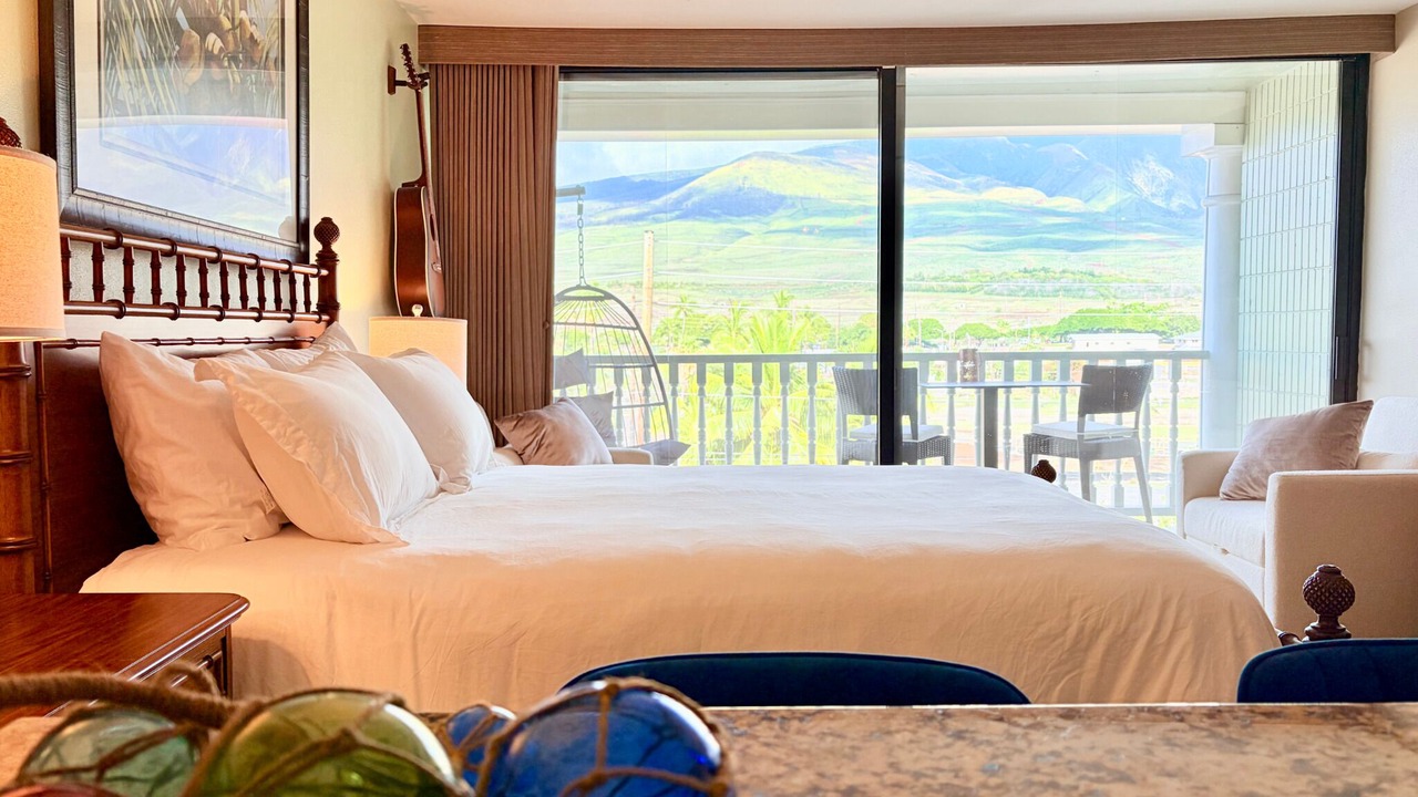 Photo of Bedroom in Historic Lahaina Front Street