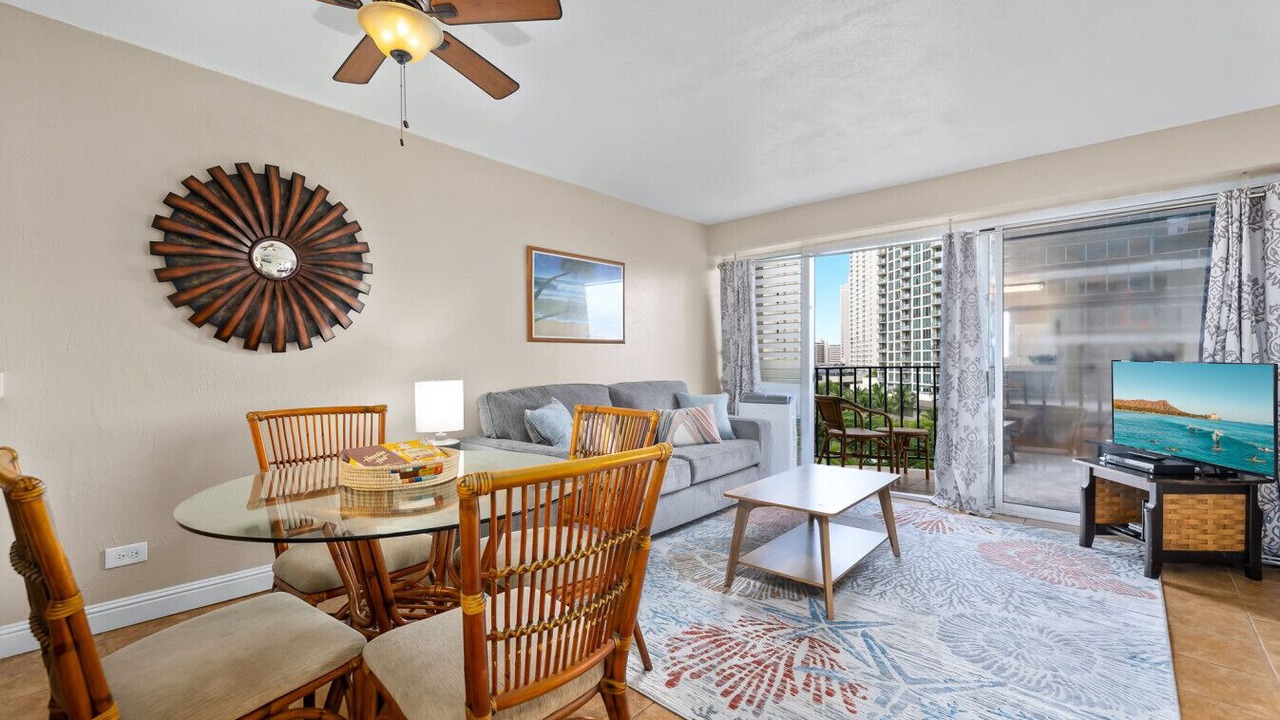 Photo of Livingroom in Waikiki