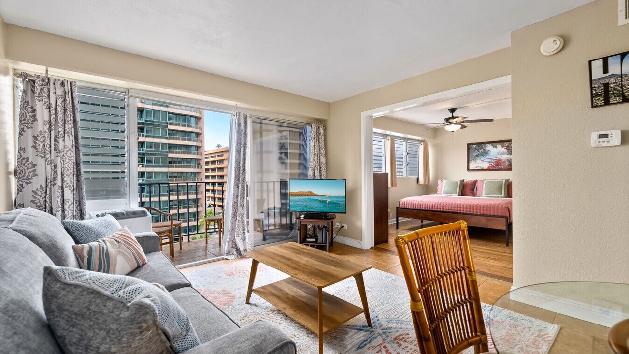 Photo of Livingroom in Waikiki