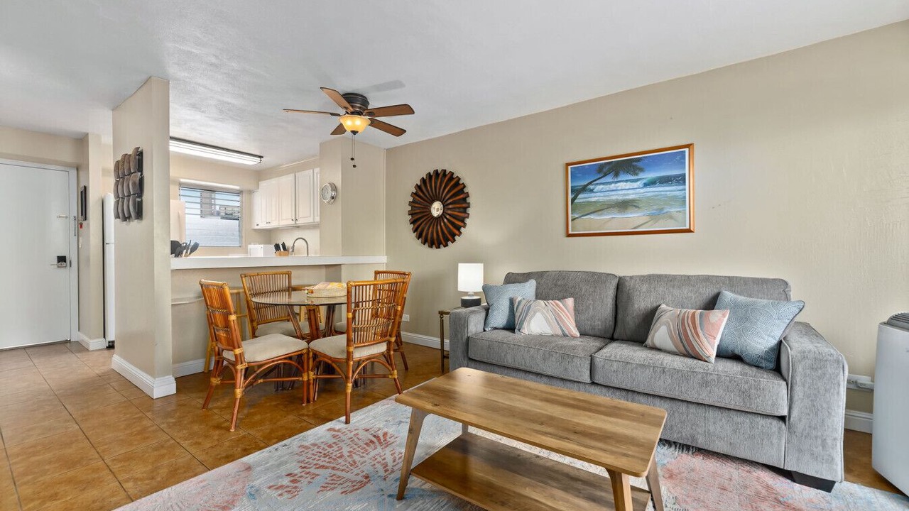 Photo of Livingroom in Waikiki