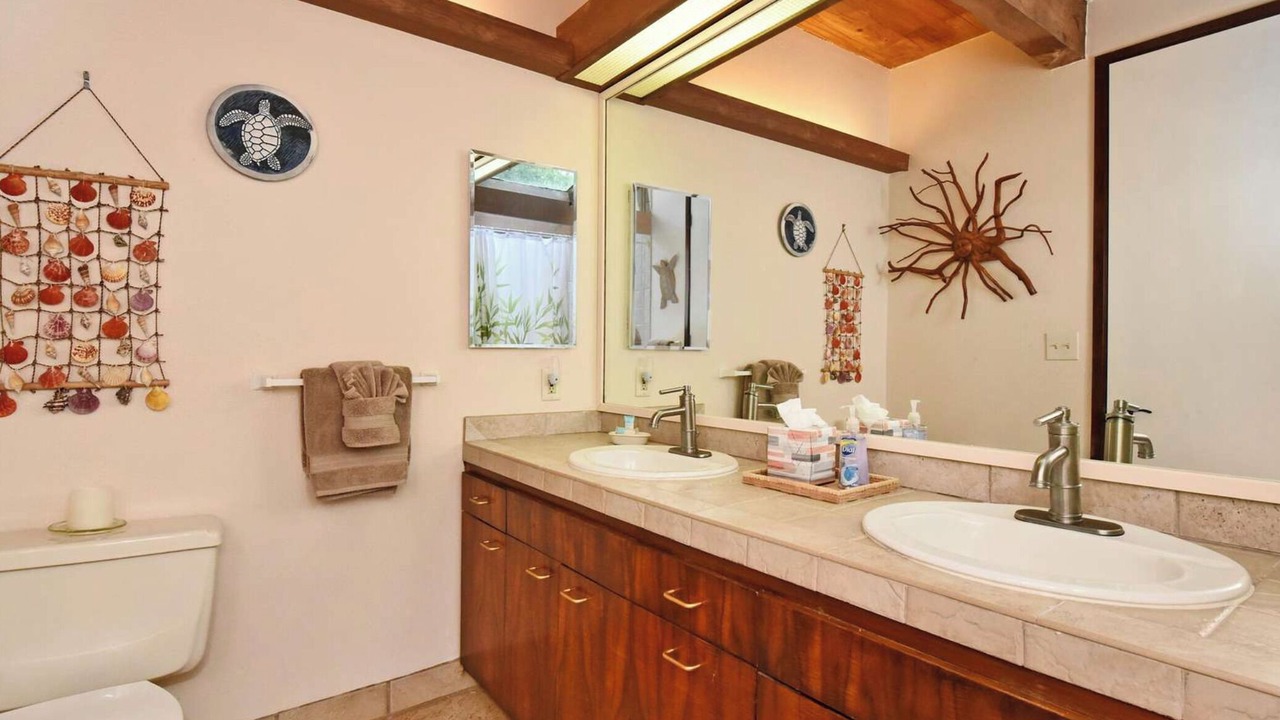 Photo of Bathroom in Kahana