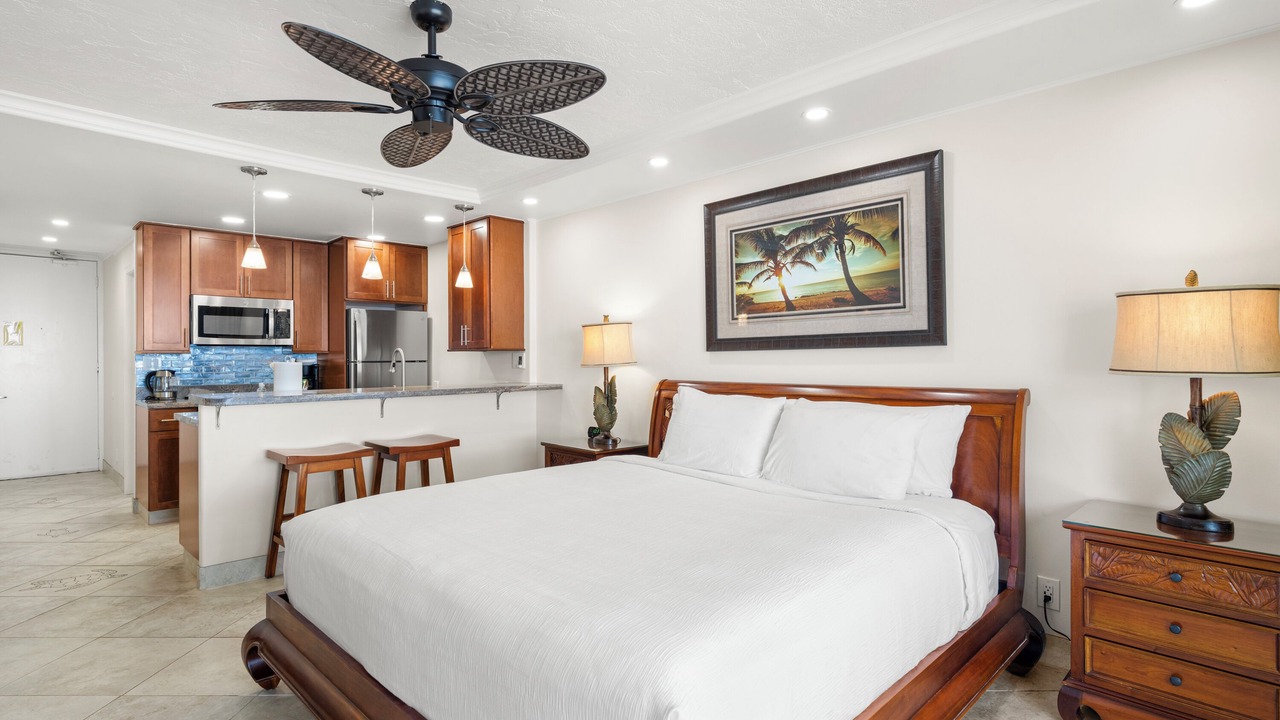 Photo of Bedroom in Historic Lahaina Front Street
