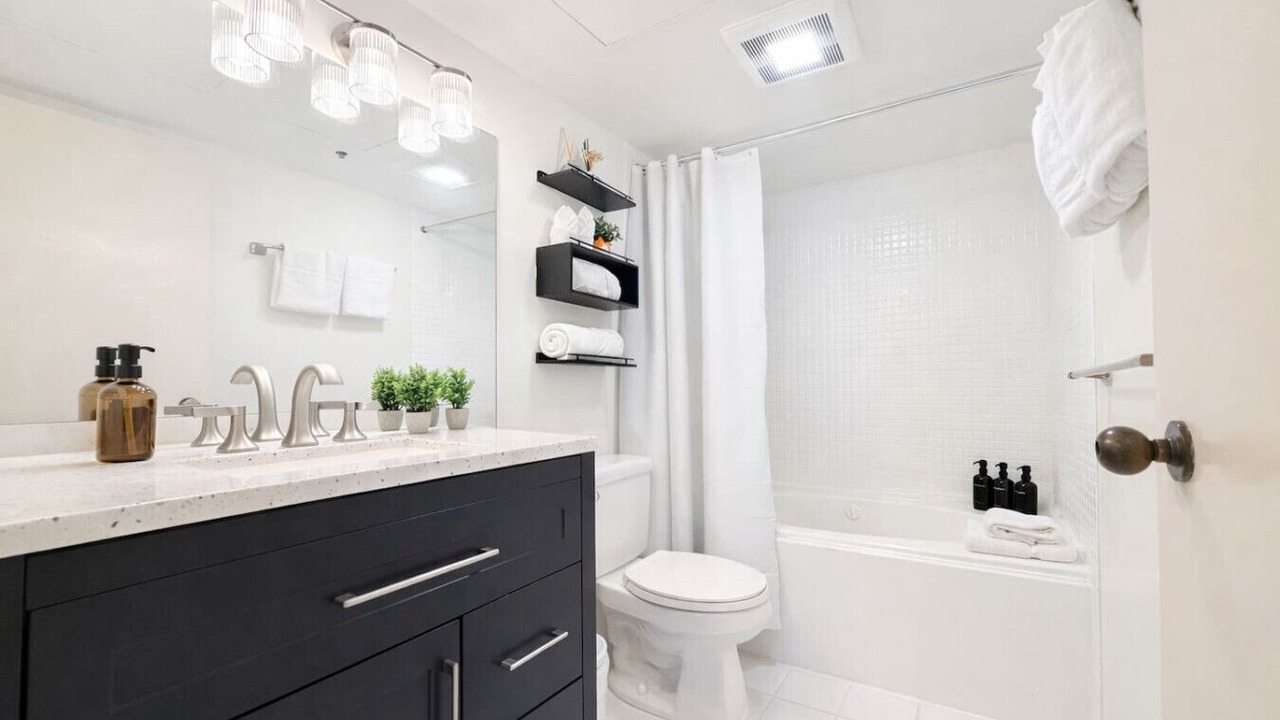 Photo of Bathroom in Downtown Honolulu