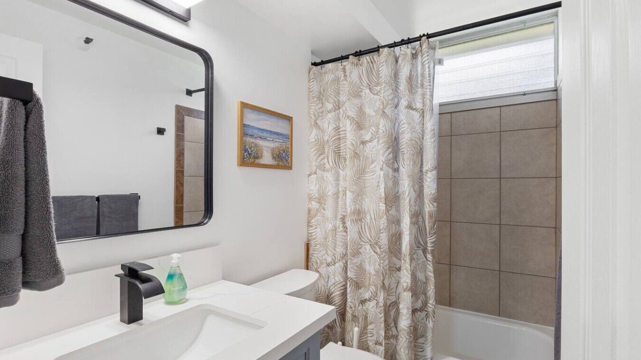 Photo of Bathroom in Pearl City