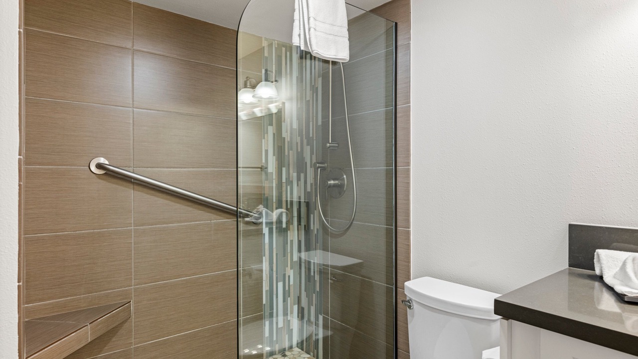 Photo of Bathroom in Historic Lahaina Front Street