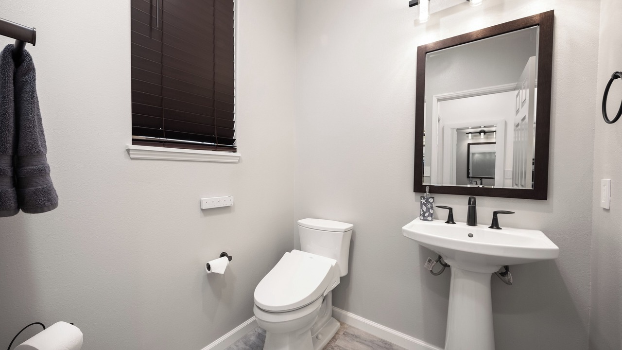 Photo of Bathroom in Makaha Valley