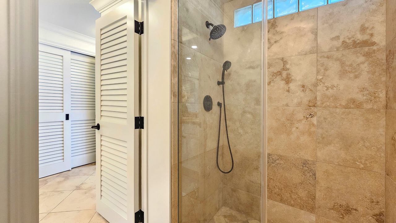 Photo of Bathroom in Diamond Head - Kapahulu - St. Louis