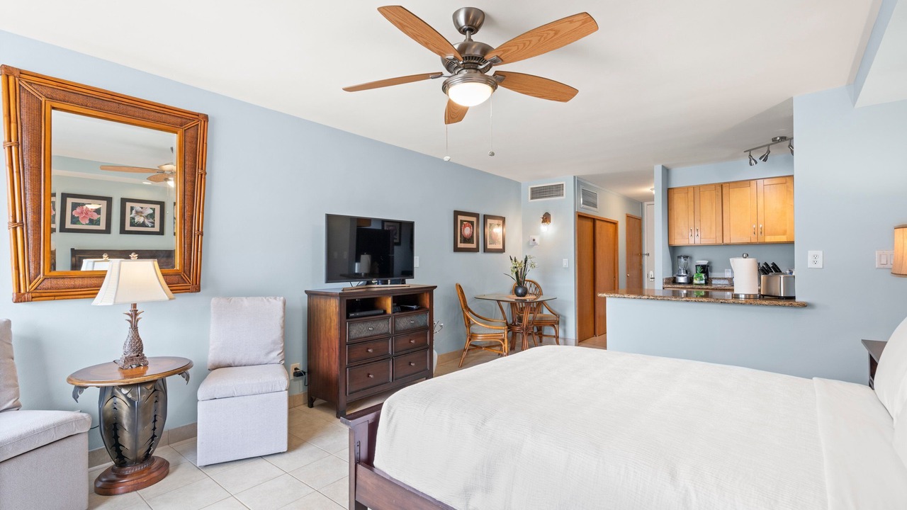 Photo of Bedroom in Historic Lahaina Front Street
