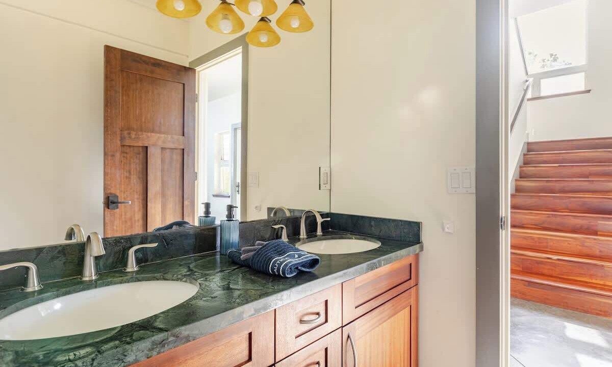 Photo of Bathroom in Pepeekeo