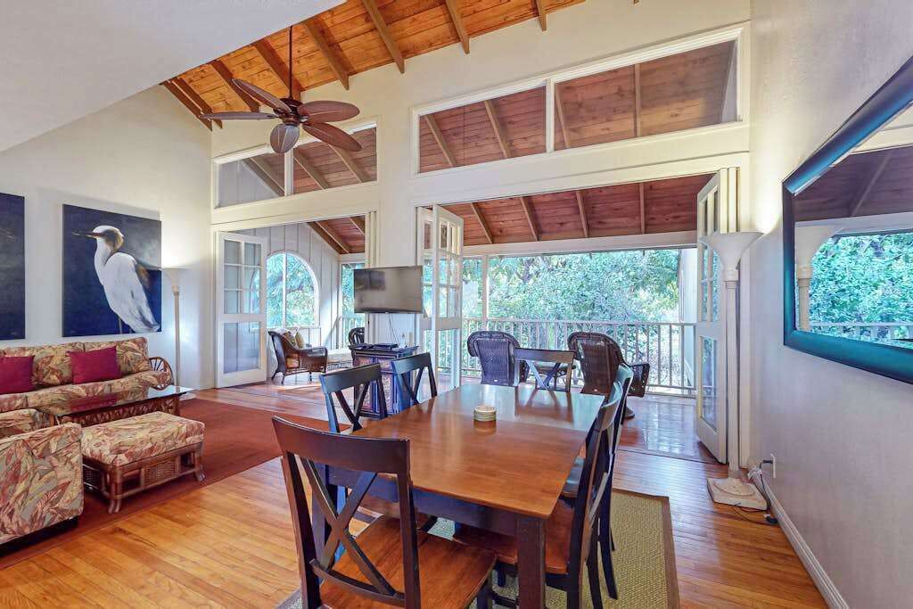 Photo of Livingroom in Maunaloa