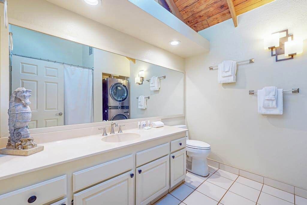 Photo of Bathroom in Maunaloa