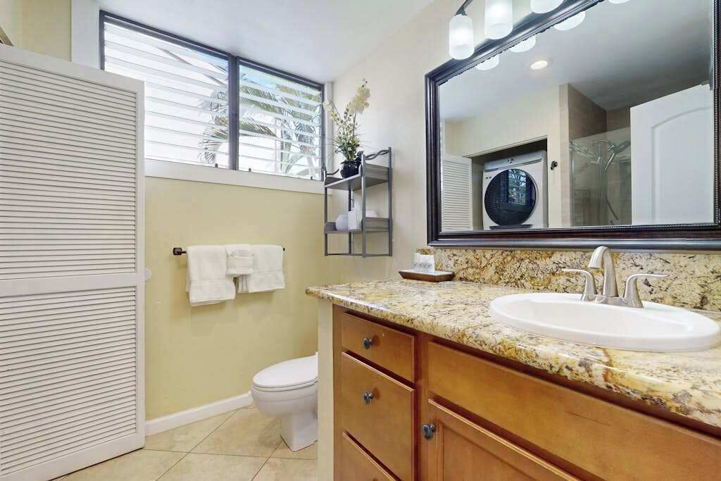 Photo of Bathroom in Kahaluu Bay