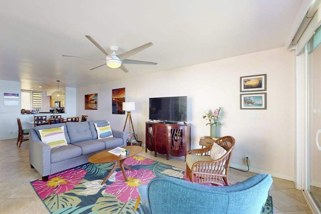 Photo of Livingroom in Kahaluu Bay