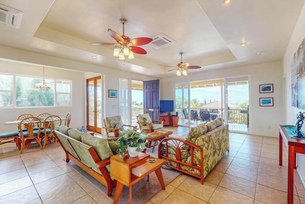 Photo of Livingroom in Waikoloa
