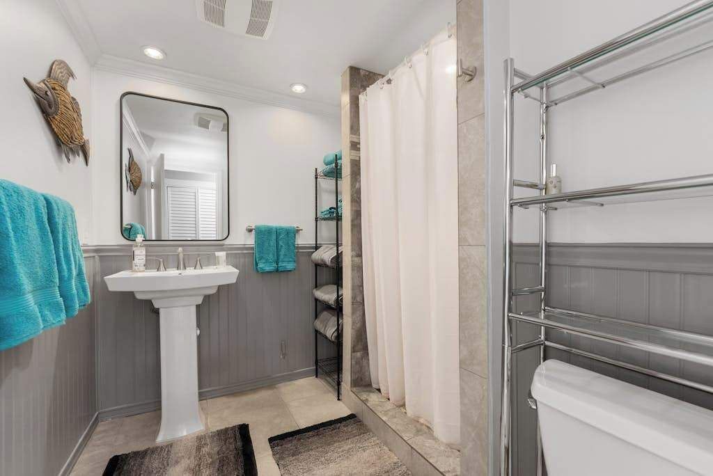 Photo of Bathroom in Maunaloa