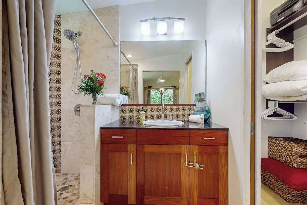 Photo of Bathroom in Kehena Beach Estates