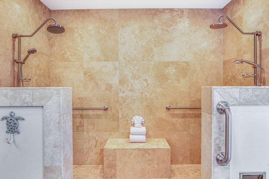 Photo of Bathroom in Alii Heights Mauka