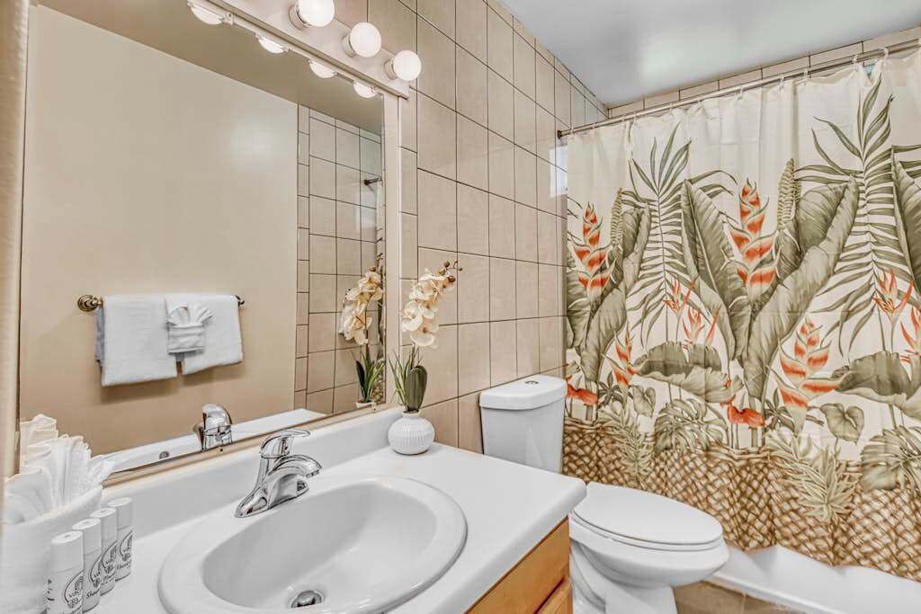 Photo of Bathroom in Kahaluu Bay