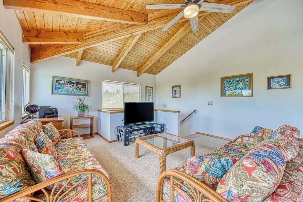 Photo of Livingroom in Kahaluu Bay