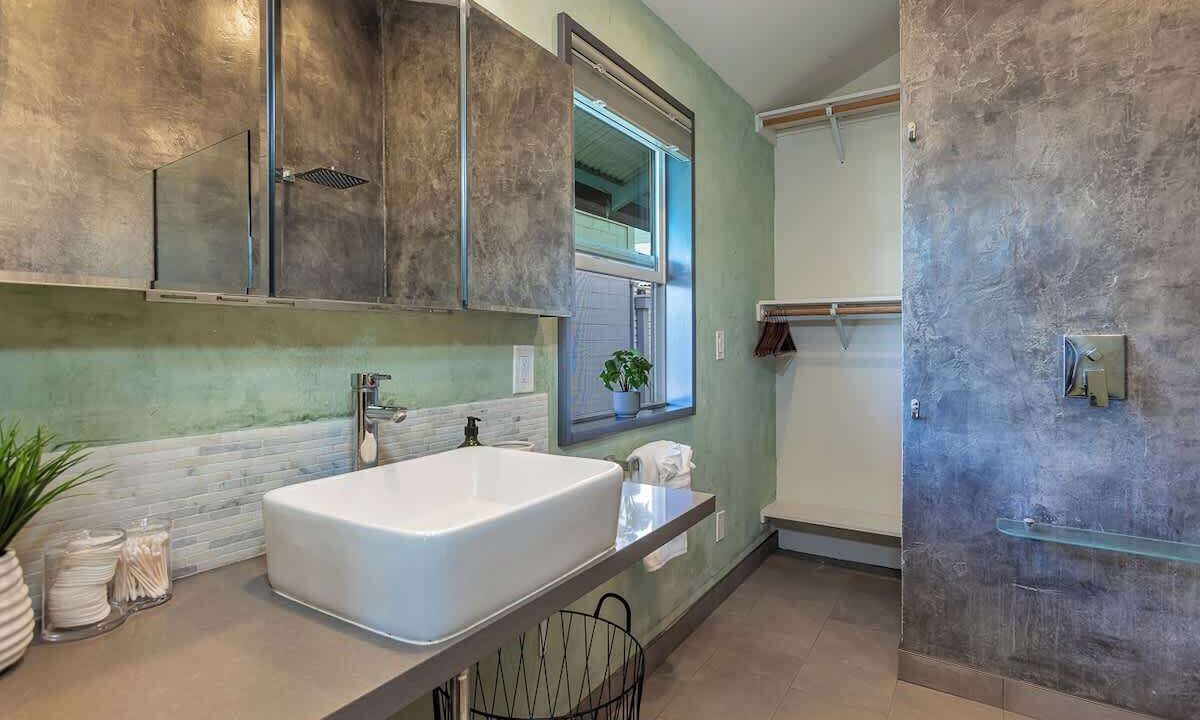 Photo of Bathroom in Wailuku
