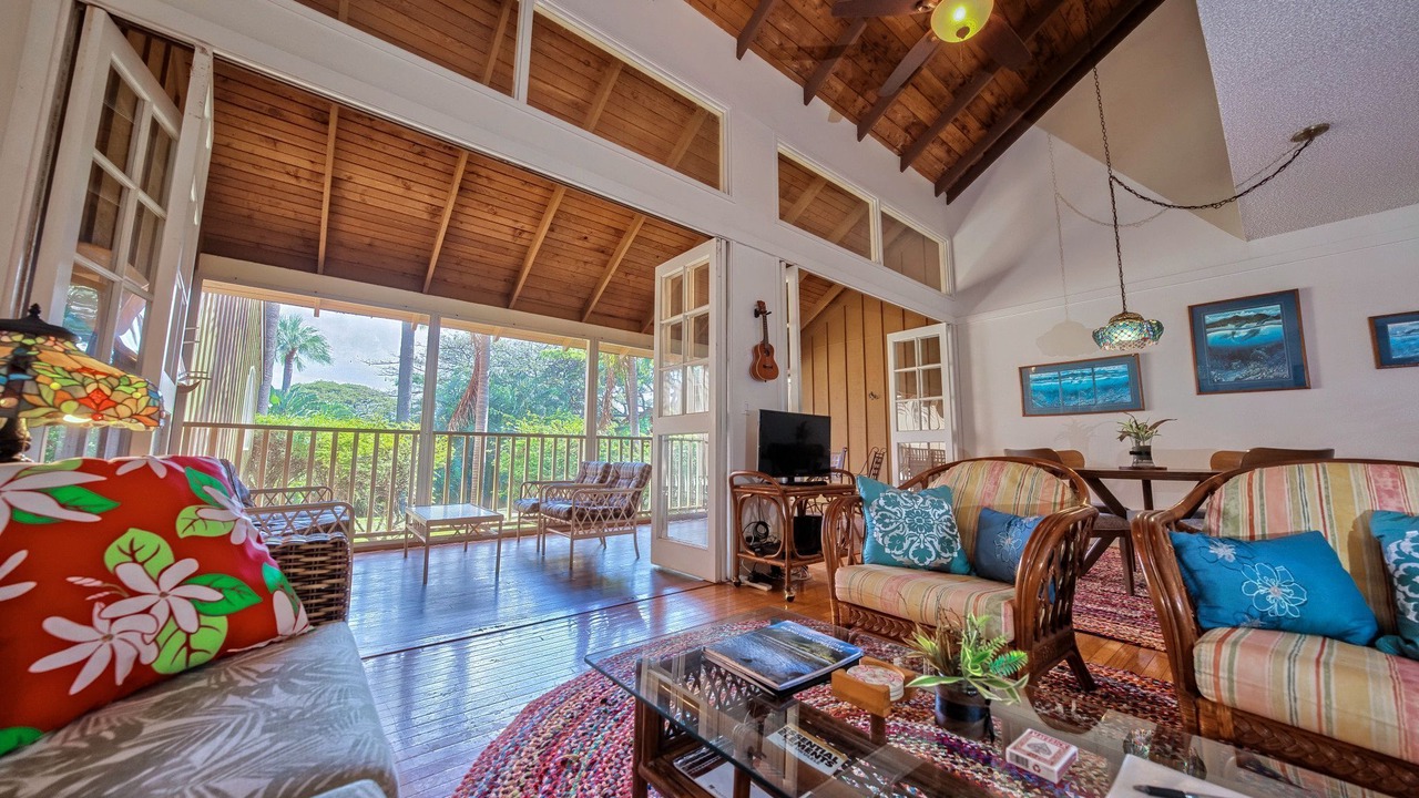Photo of Livingroom in Maunaloa