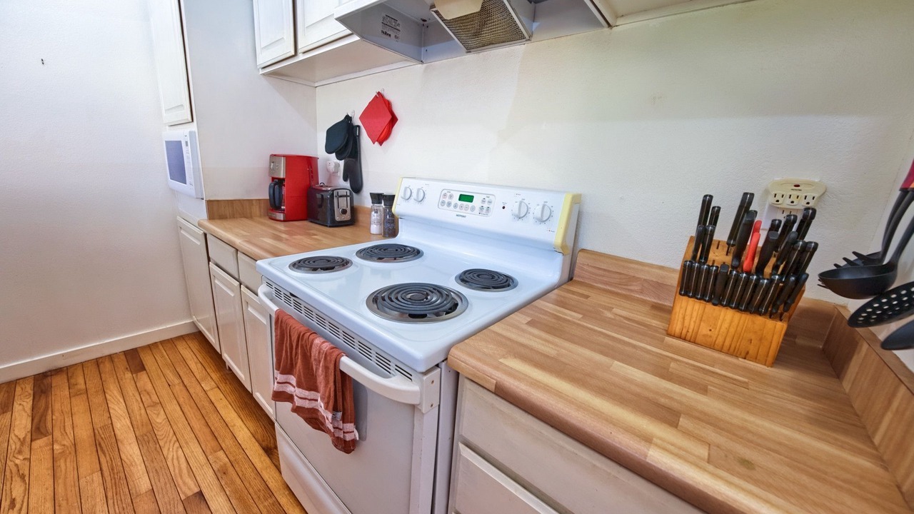 Photo of Kitchen in Maunaloa
