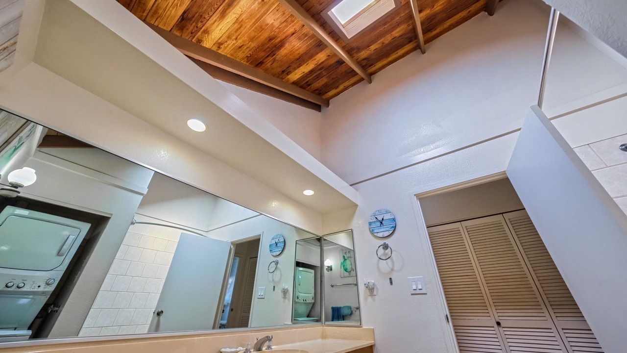 Photo of Bathroom in Maunaloa