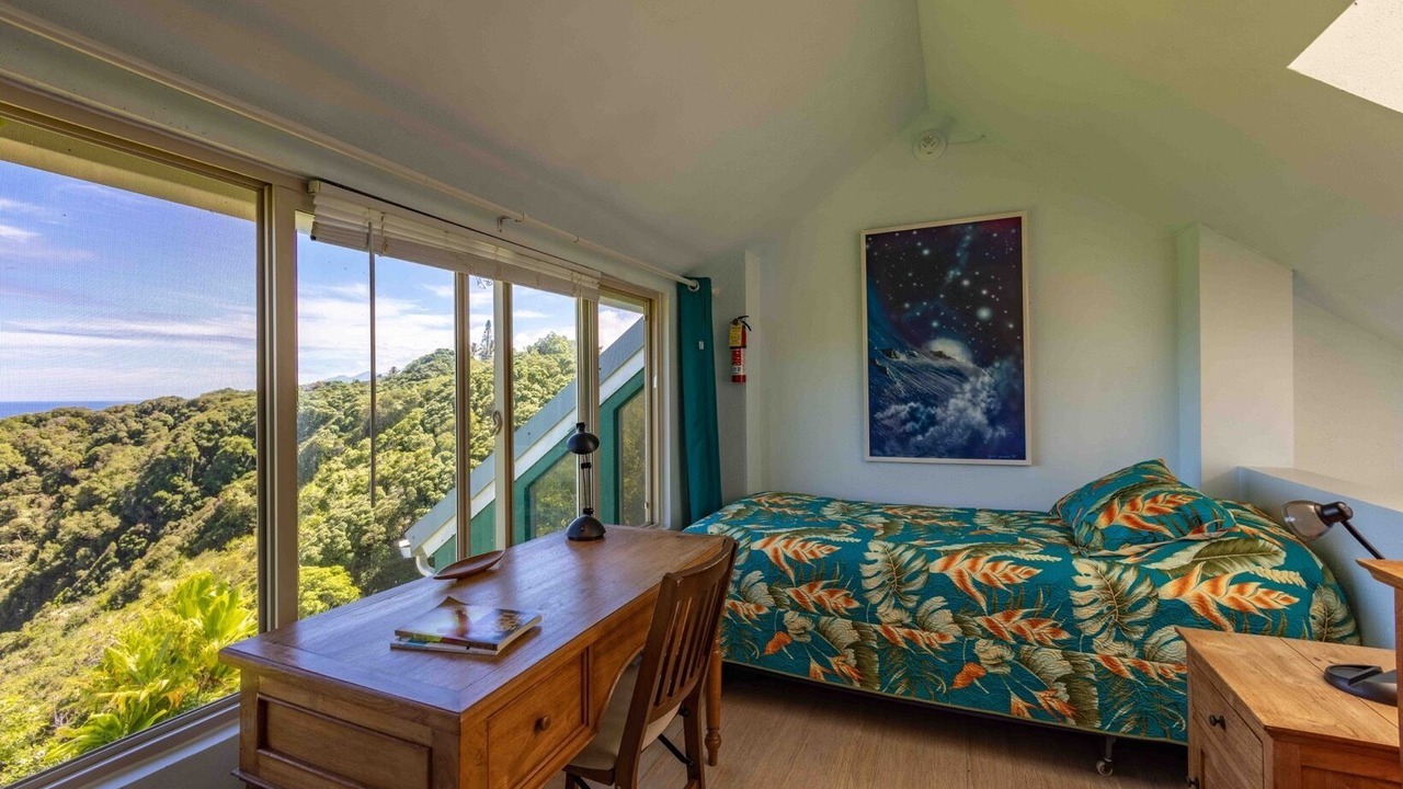 Photo of Bedroom in Haiku