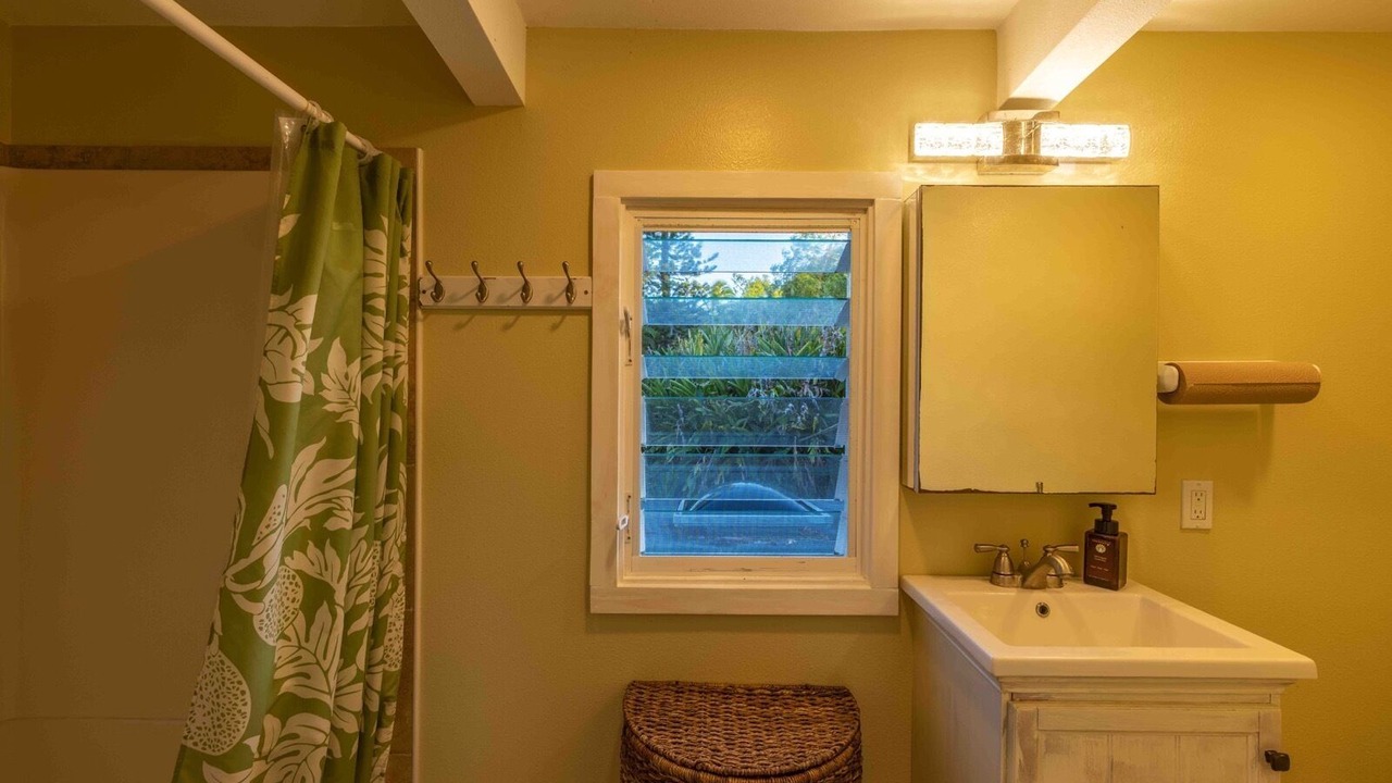 Photo of Bathroom in Haiku