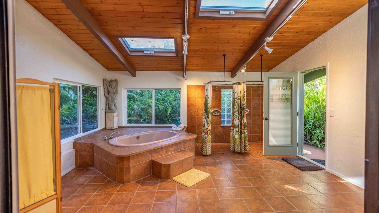 Photo of Bathroom in Haiku