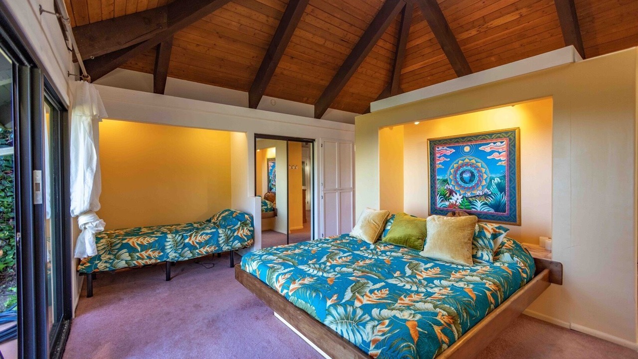 Photo of Bedroom in Haiku