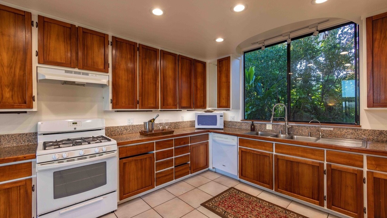 Photo of Kitchen in Haiku