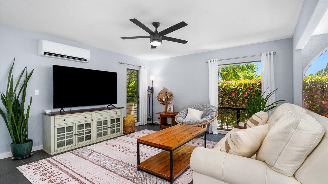 Photo of Livingroom in Hawaii Kai