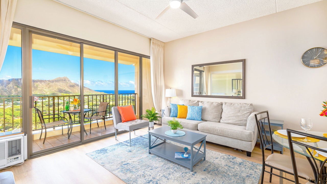 Photo of Livingroom in Waikiki