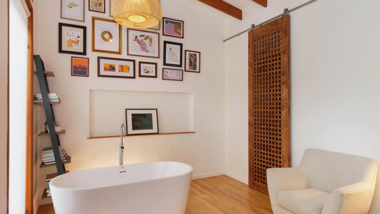 Photo of Bathroom in Royal Hawaiian Estates