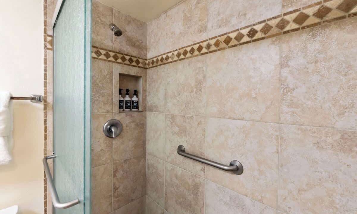 Photo of Bathroom in Kahana
