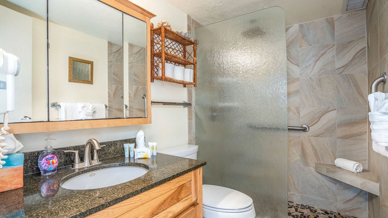 Photo of Bathroom in Maalaea