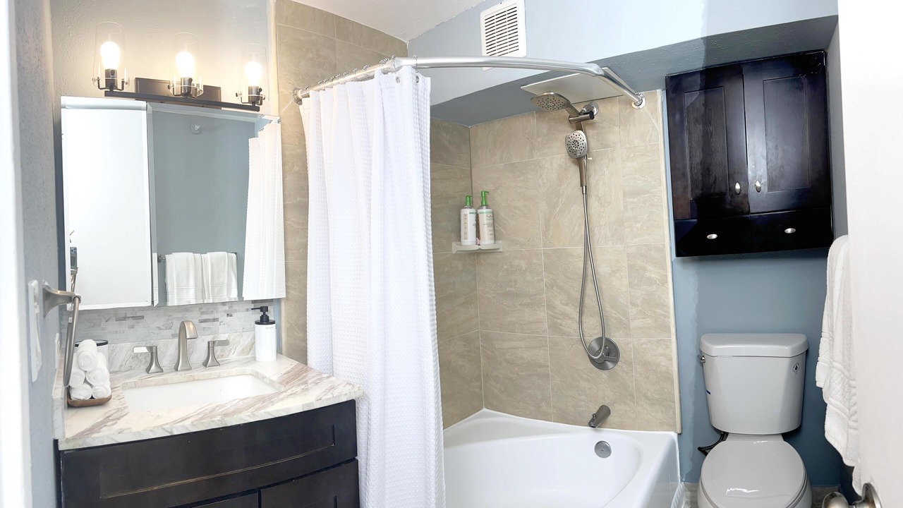 Photo of Bathroom in Waikiki